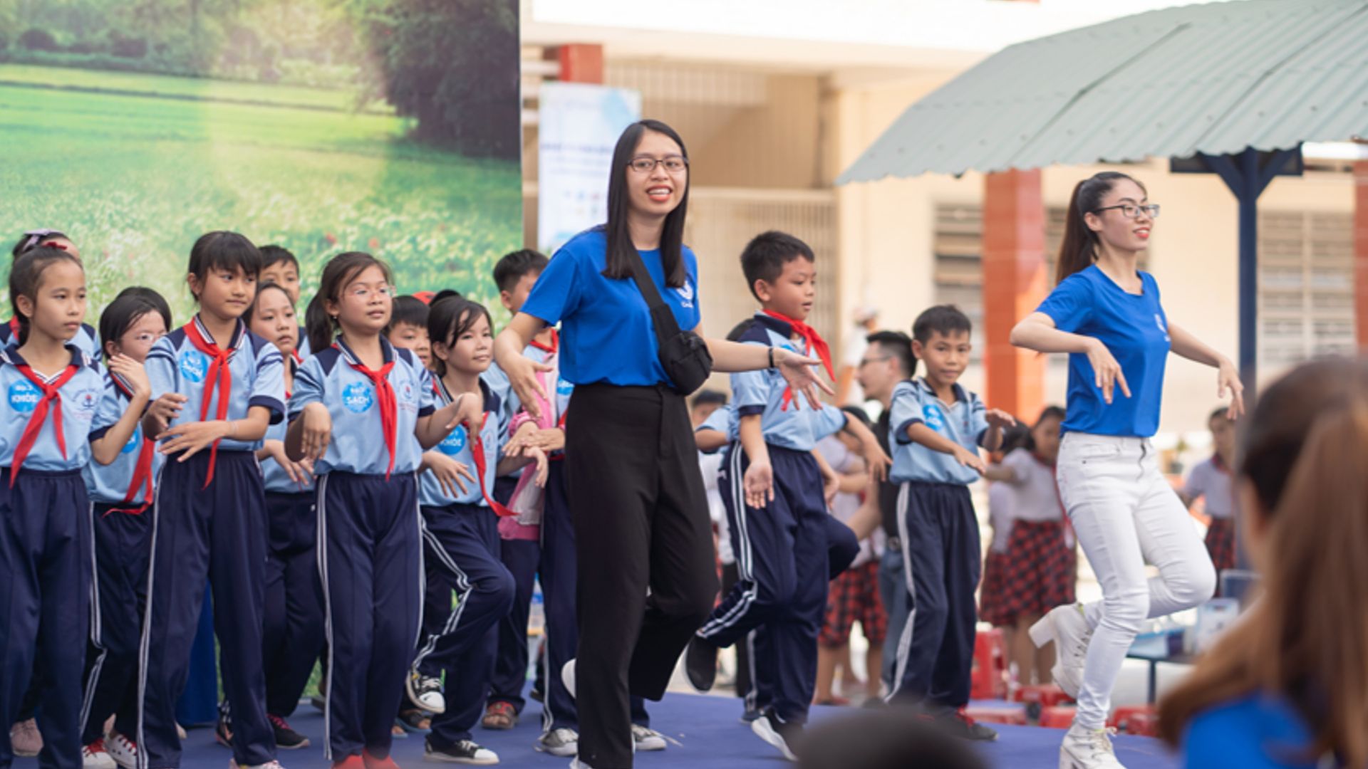 Nhân viên Unilever tham gia vào các hoạt động bền vững của các nhãn hàng trong Ngày Cộng đồng Công ty