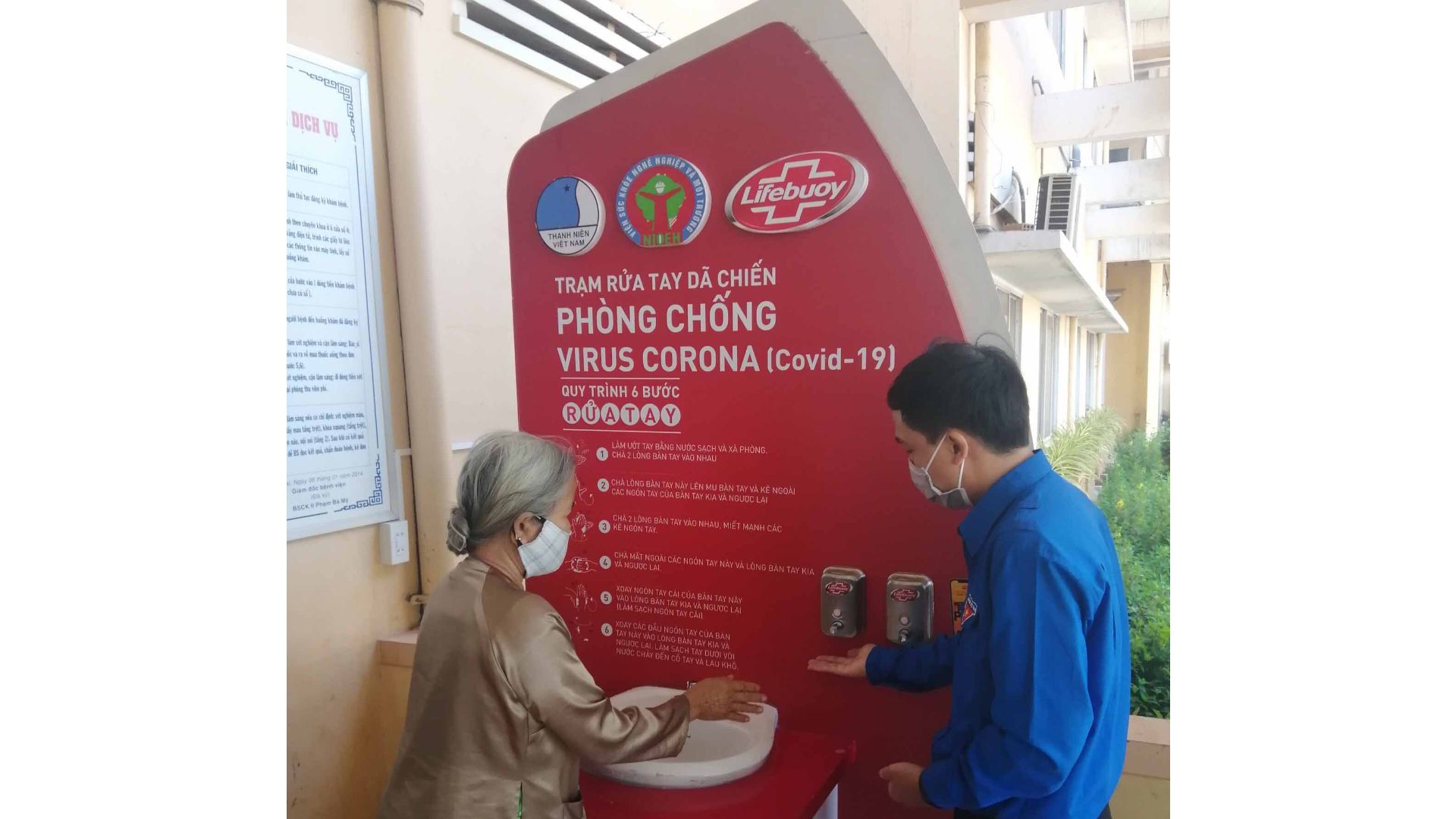 Trạm rửa tay dã chiến phòng chống COVID-19 từ Lifebuoy