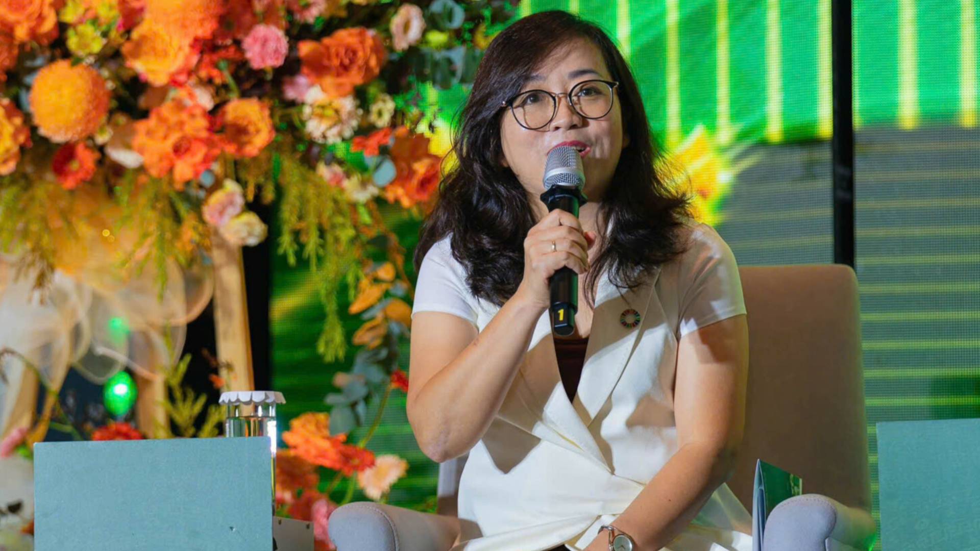 Bà Lê Thị Hồng Nhi - Phó Tổng Giám đốc Truyền thông, Đối ngoại và Phát triển bền vững Unilever Việt Nam phát biểu tại Diễn đàn Doanh nghiệp phát triển bền vững Việt Nam (VCSF) vừa diễn ra tại Hà Nội. 