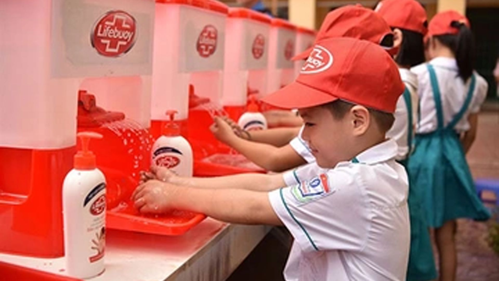 Lifebuoy hướng dẫn trẻ em rửa tay đúng cách