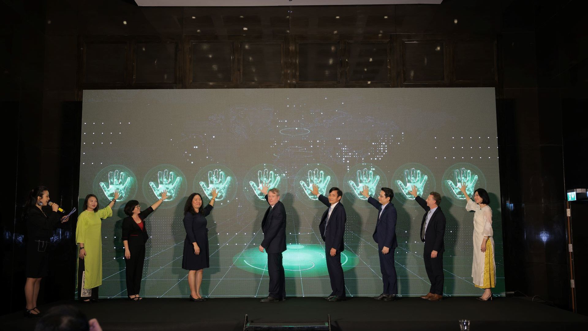 Các đại biểu chính thức phát động chương trình