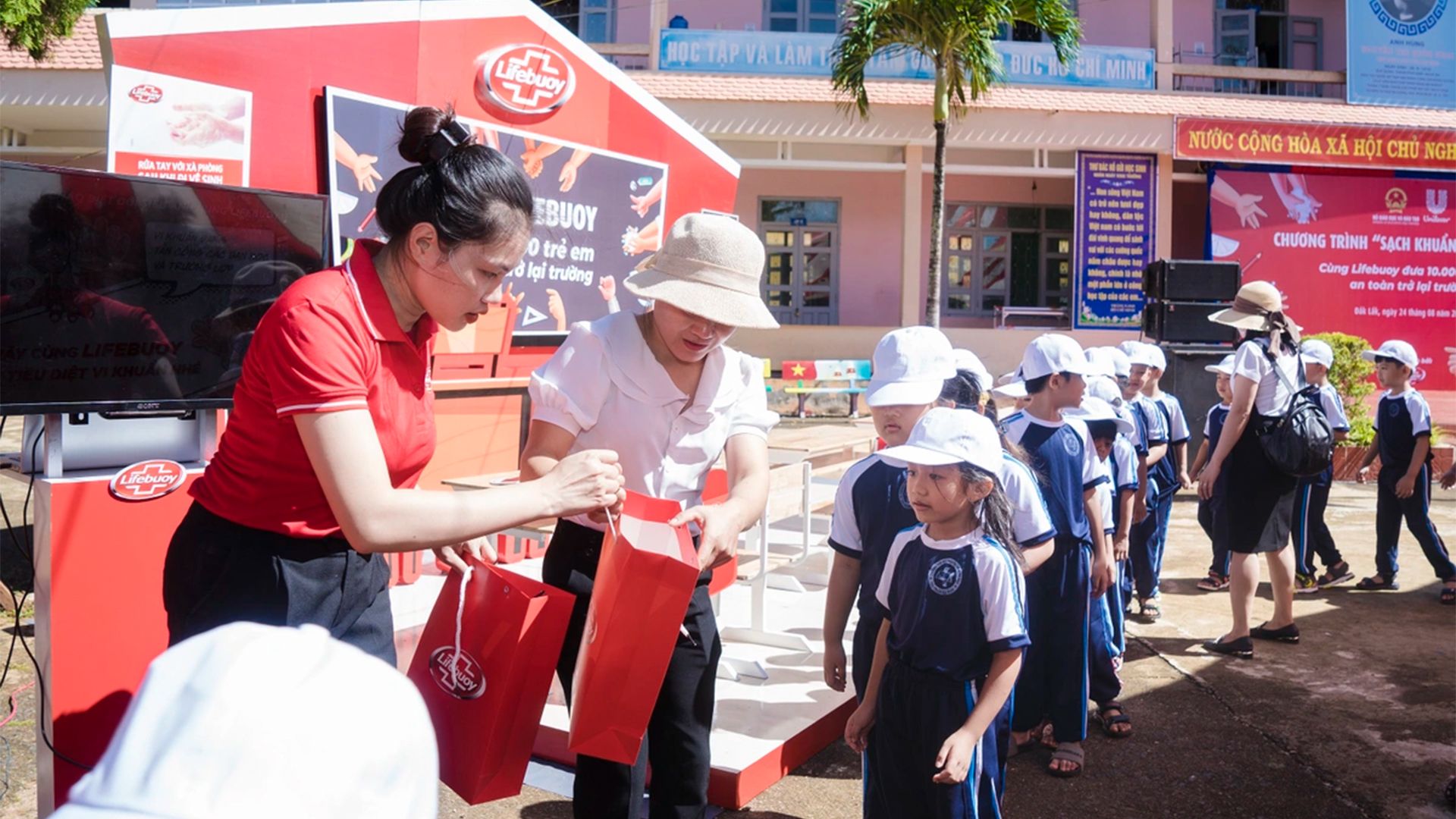 Chương trình của Lifebuoy tại trường học ở Đắk Lắk