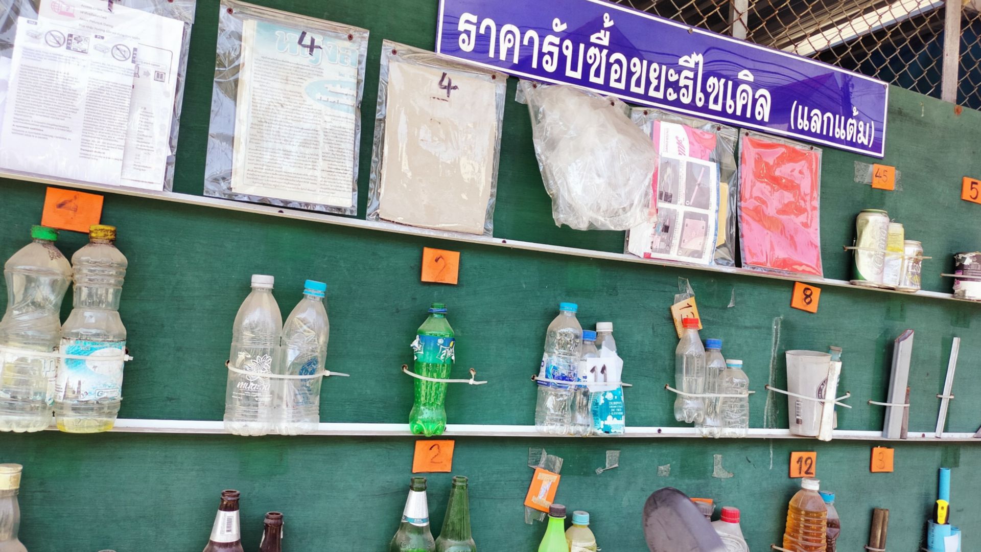 Phân loại rác thải nhựa tại cộng đồng Wang Wa