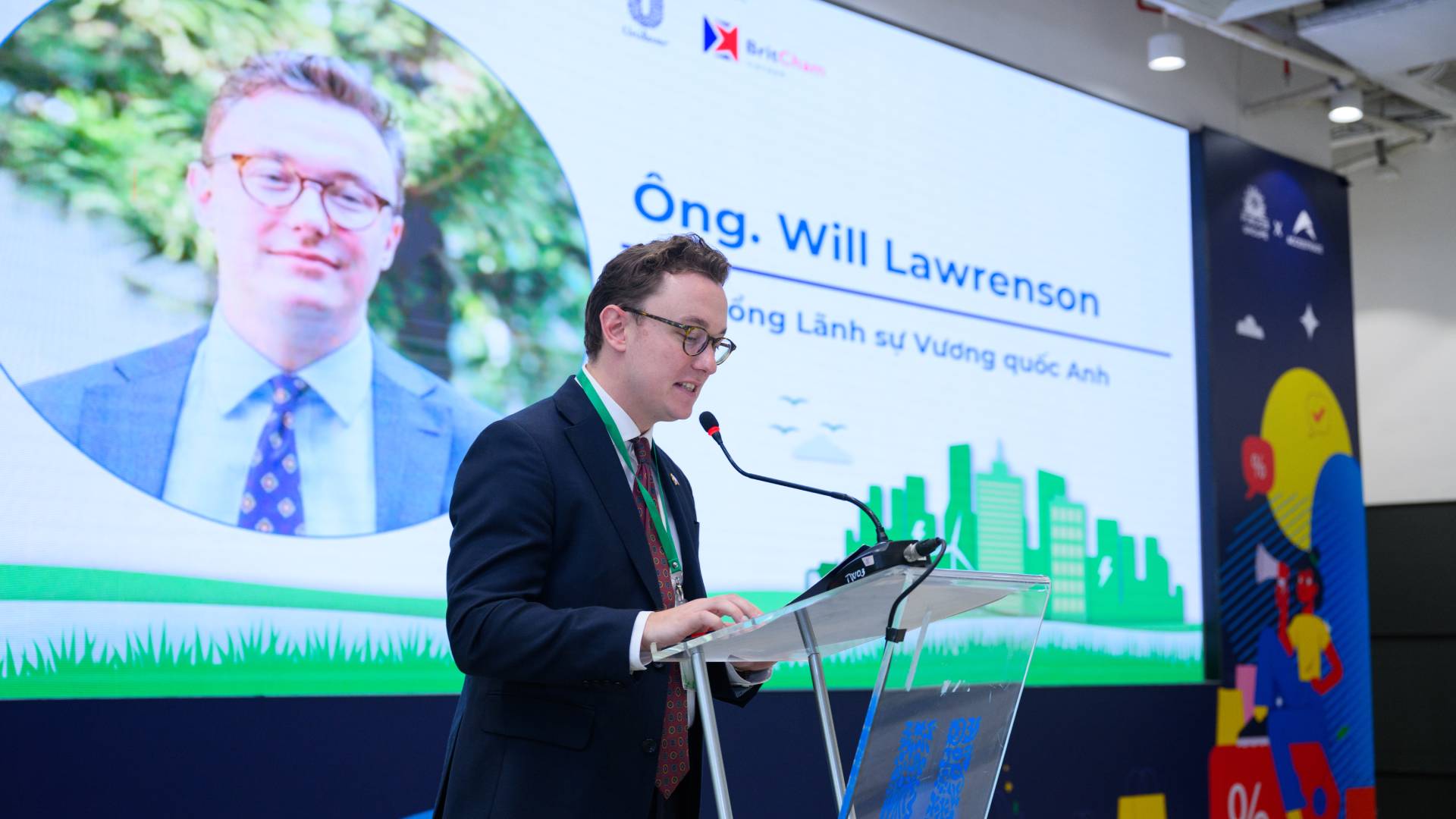 Ông Will Lawrenson, Phó Tổng Lãnh sự Vương quốc Anh tại TP. Hồ Chí Minh chia sẻ tại Hội thảo tập huấn Đường đến Phát thải ròng bằng 0