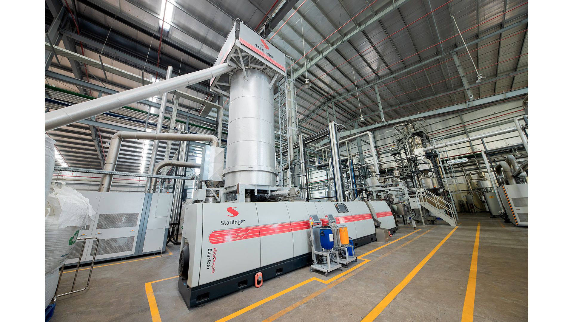 Bên trong nhà máy tái chế của Tái Chế Duy Tân