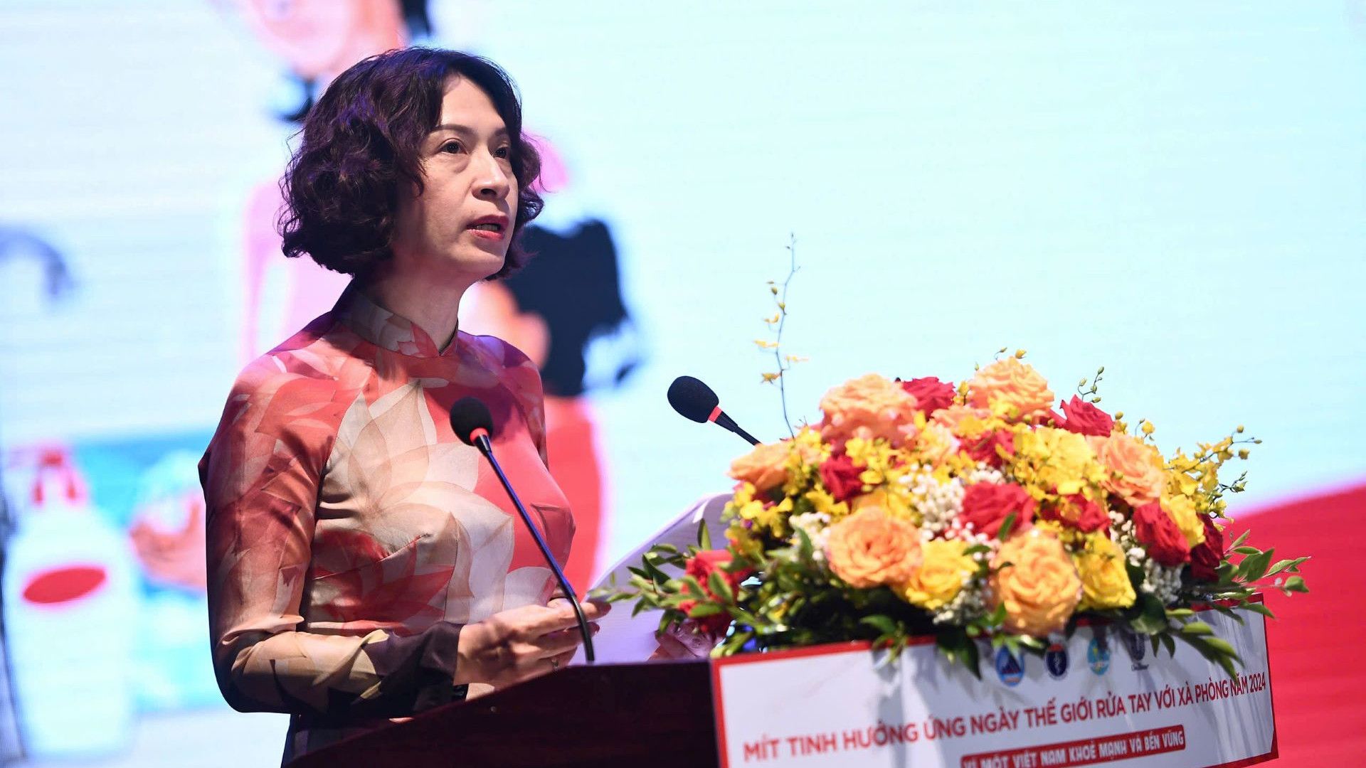 Bà Nguyễn Thị Liên Hương - Thứ trưởng Bộ Y tế phát biểu tại mít-tinh