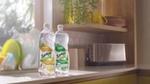 Nước rửa chén Sunlight Thiên Nhiên tích hợp các nguyên tắc kinh tế tuần hoàn vào bao bì thông qua việc sử dụng nhựa tái sinh PCR.